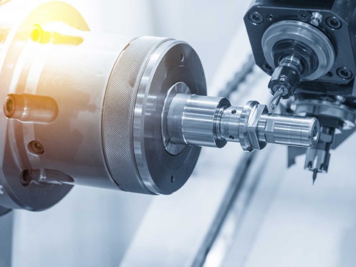 Torno CNC industrial para fabricación de piezas metálicas